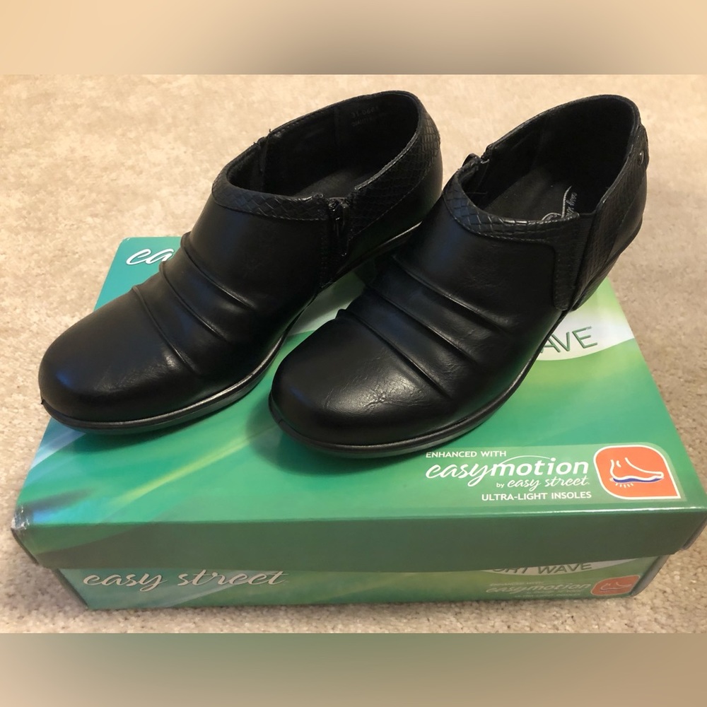 Women’s Easy Street Bootie